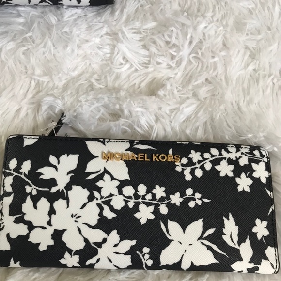 Michael Kors 4 piece handbag set - Picture 5 of 8